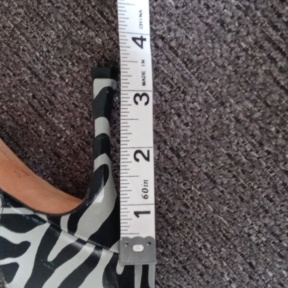 🦓Manolo Blahnik🦓 - Gray/Black Zebra Print Leather D'Orsay Pumps - Picture 3 of 16